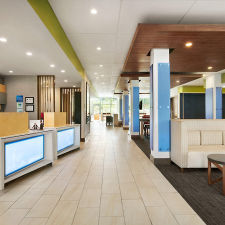 Holiday Inn Express & Suites Salisbury By Ihg Exterior photo
