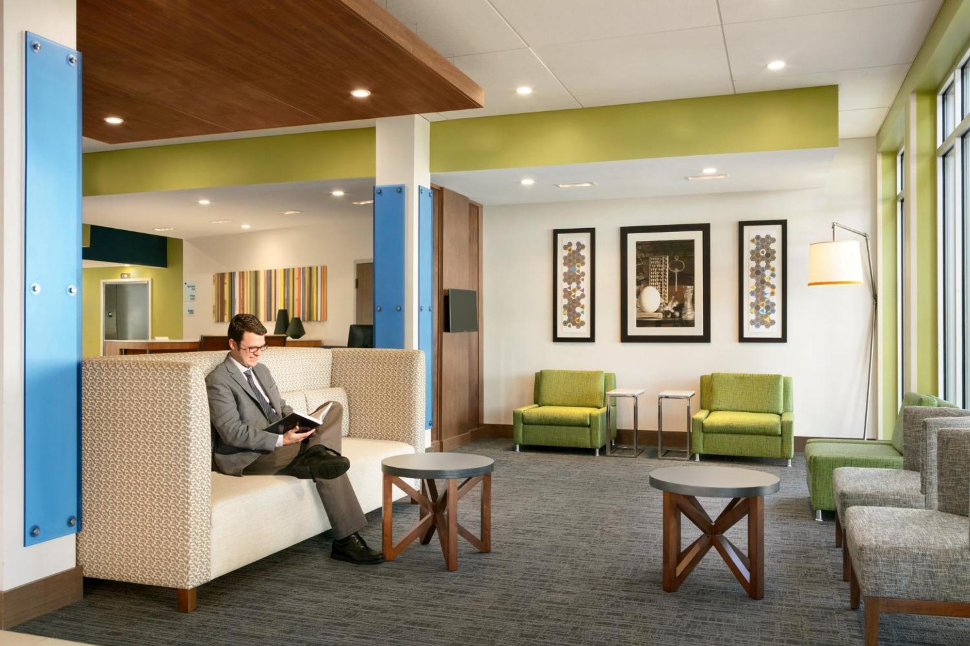 Holiday Inn Express & Suites Salisbury By Ihg Exterior photo